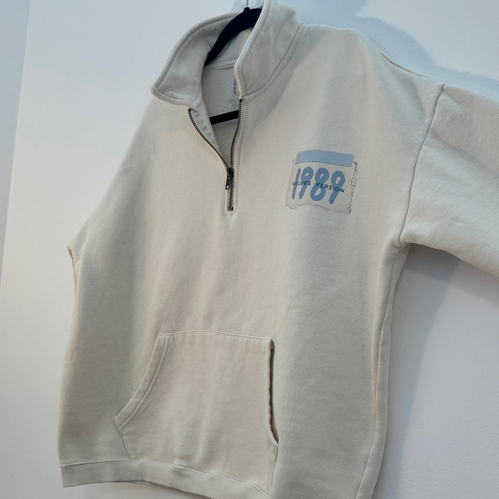 Official Taylor Swift “We Found Wonderland” 1989 Quarter Zip Pullover - Size M - Picture 4 of 9